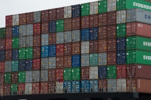 Freight brokers shipping 20 ft international intermodal carriers