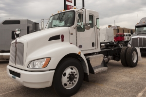 Chassis vs Flatbed Trailer