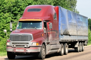 Conestoga Curtain Side vs. Flatbed Trailer