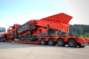 Double Drop Freight Carrier vs Flatbed