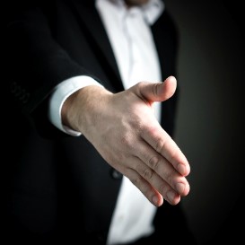 Have goods to sell around the world? A broker will do the job for you. Freight Forwarder vs Broker