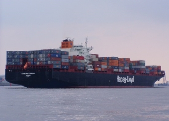 International freighter with intermodal containers